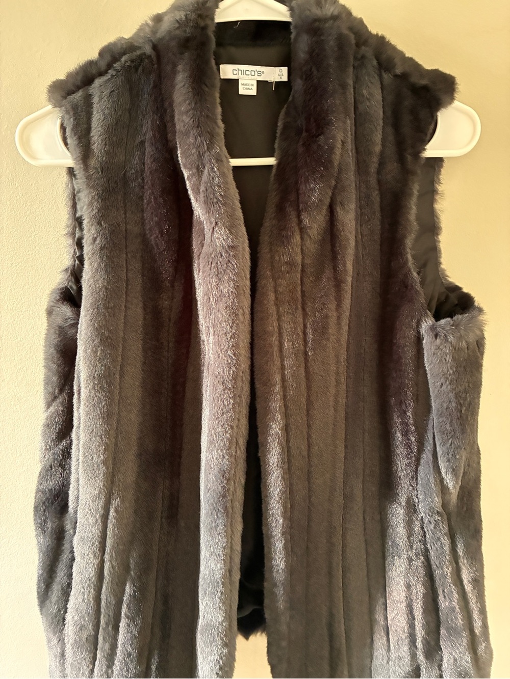 Chico's Black Ribbed Faux Fur Open Front Vest with Pockets - Size 0 (US Small)